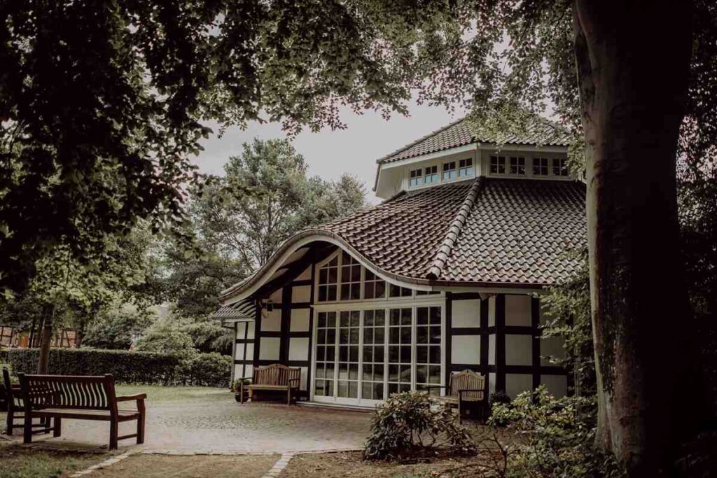 Standesamt Bremen in der Villa Löer-Kropp umgeben von grüner Parkanlage